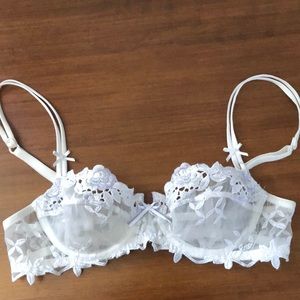 Lise Charmel 32B Bra France Couture Embroidery.